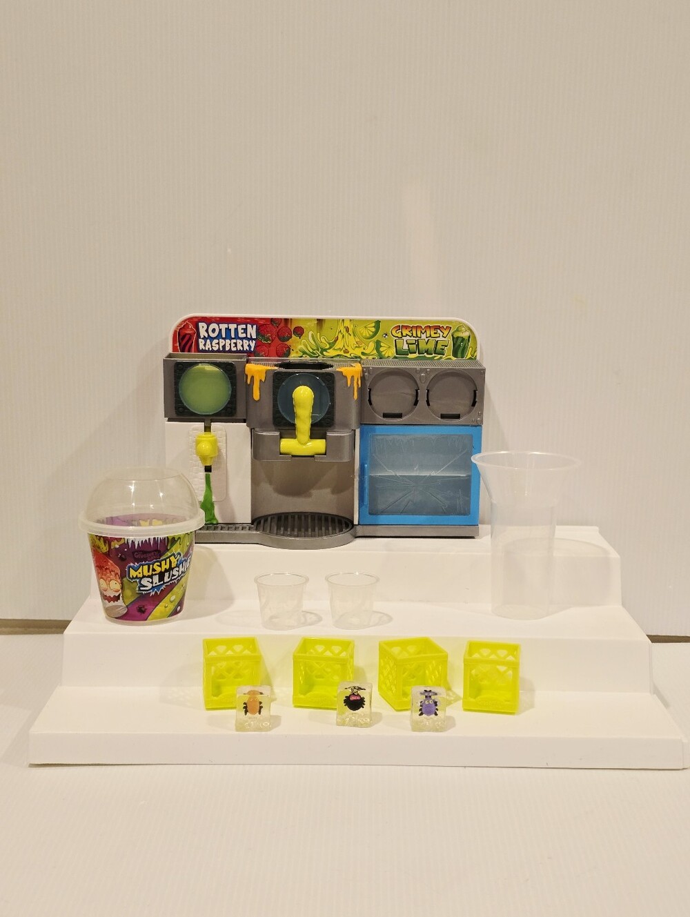 The Grossery Gang Mushy Slushie Playset and Infested Ice Cubes Frostbit Insects